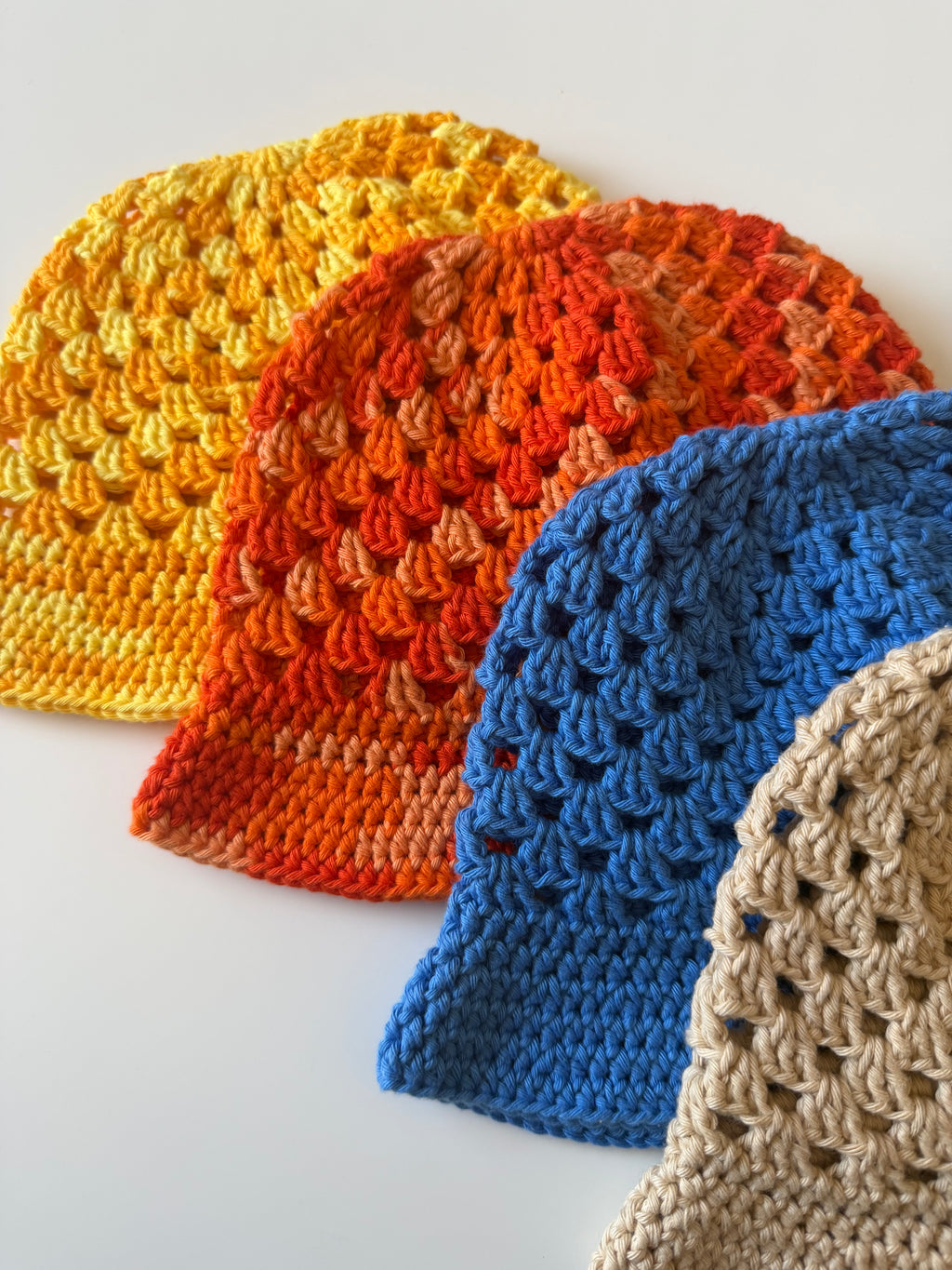 Bucket hat virkad hatt