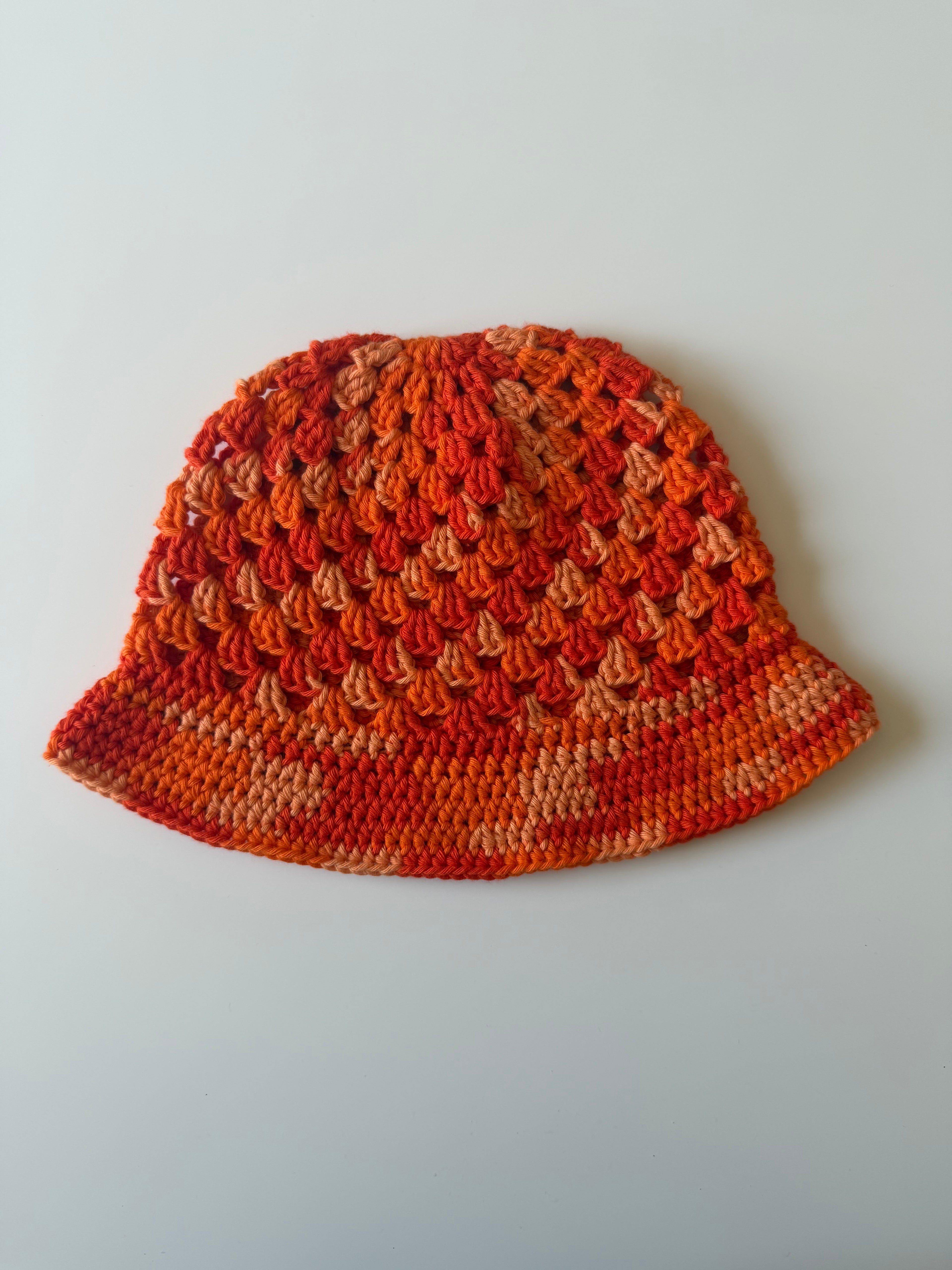 Bucket hat virkad hatt